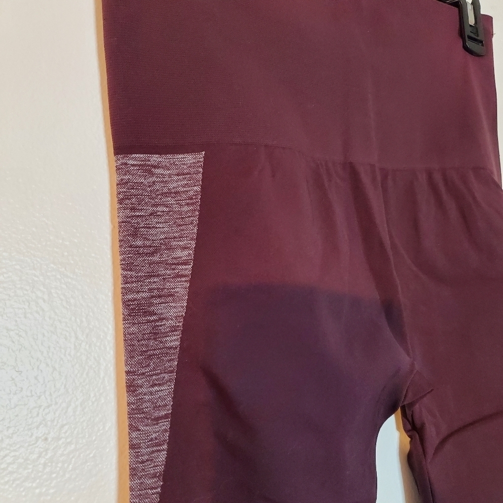 Assets by Spanx burgundy seamless leggings size large - Picture 5 of 13